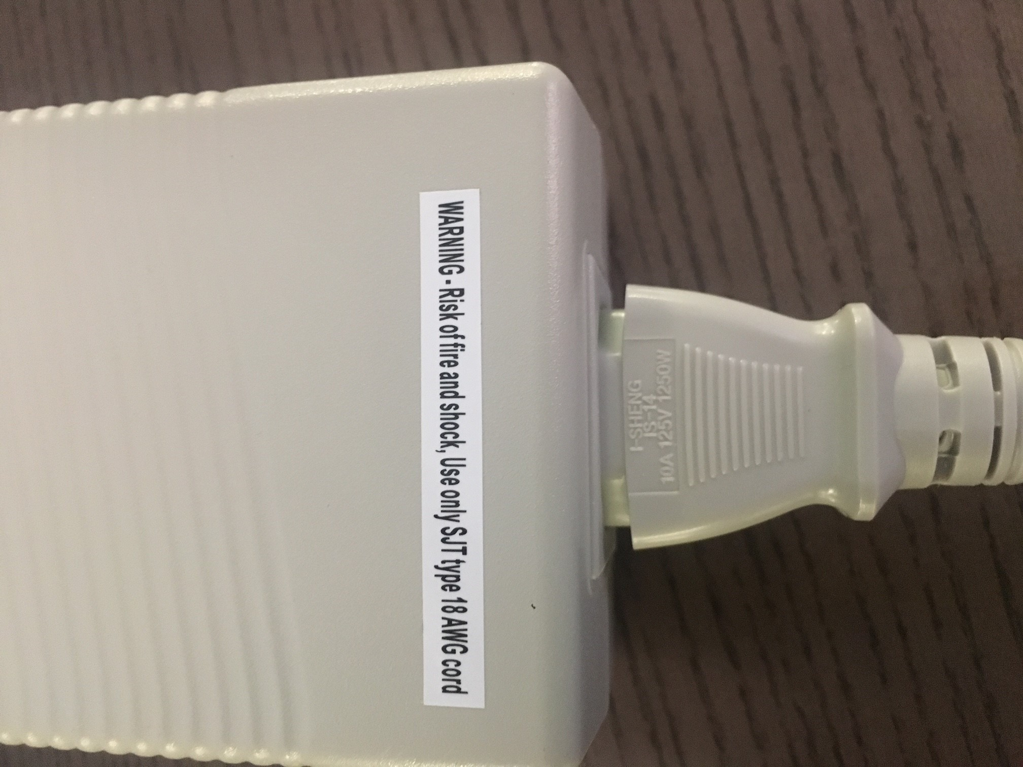A DualTemp layer power brick with its cord properly inserted.