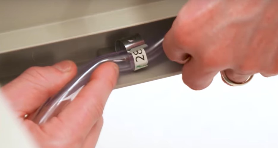 Secure hoses using the built‑in clips.
