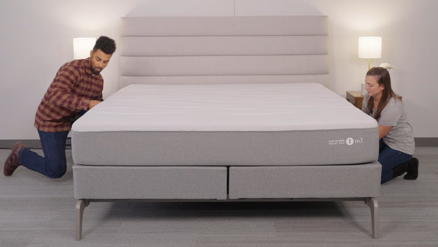Setting up a mattress on the integrated base