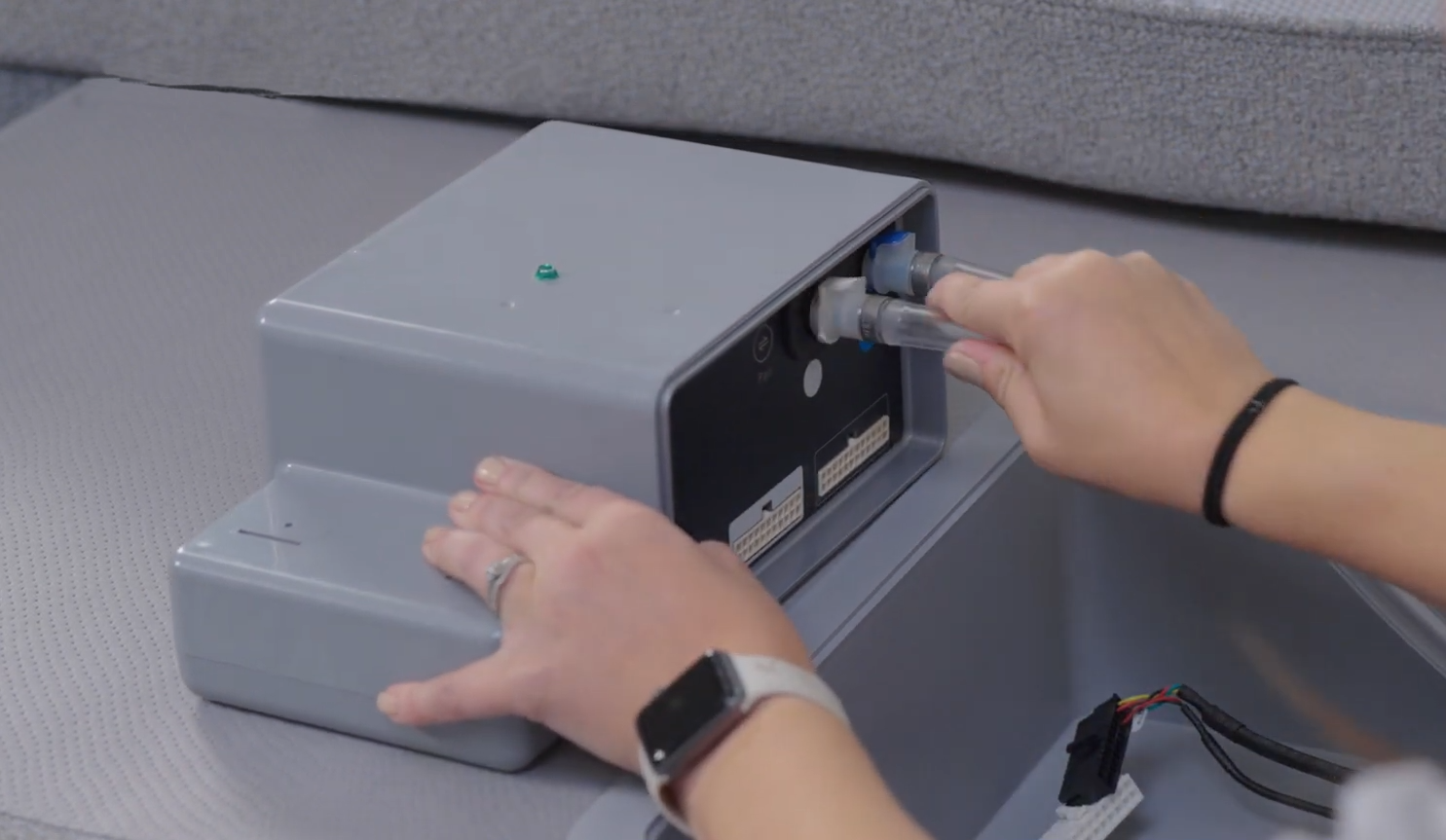 A zoomed in image of removing the air hose from the Smart Control System in a Smart Bed..